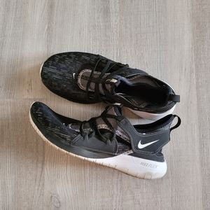 Barefoot Nike Runners 8